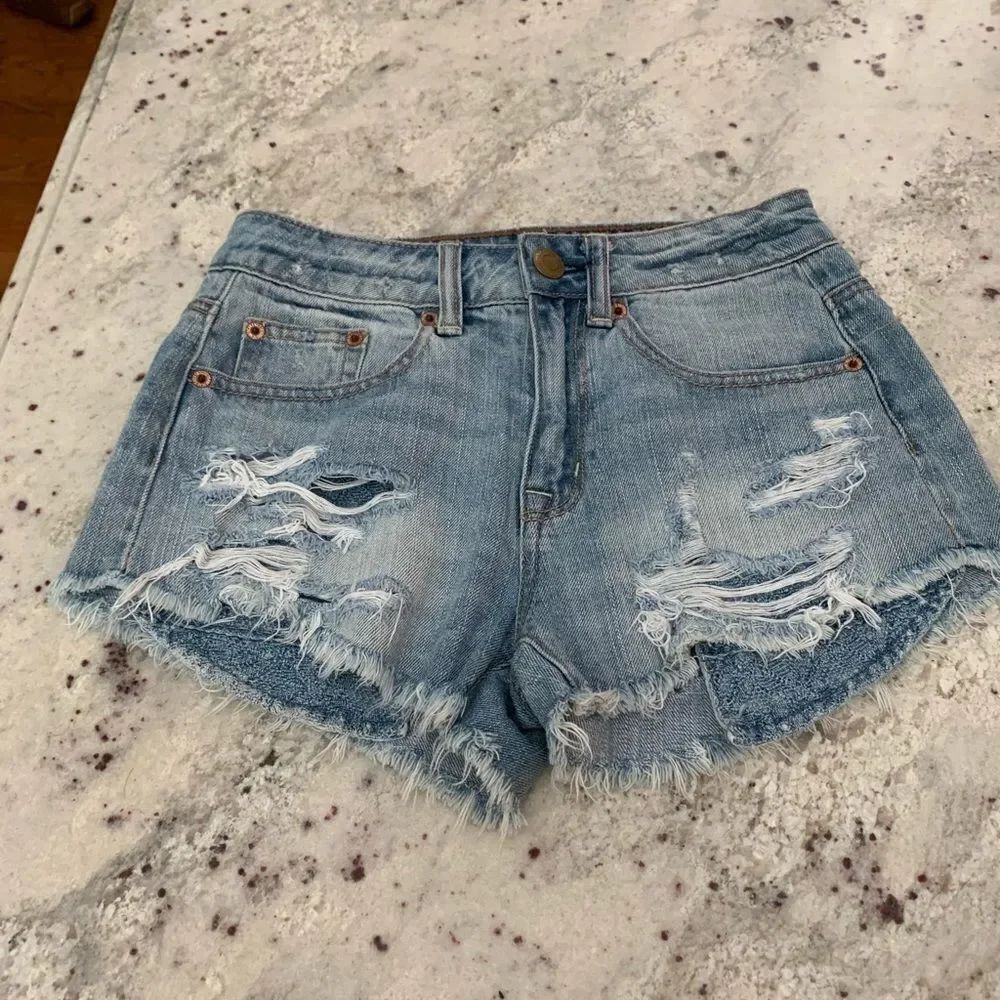 AEO Hi-Rise Festival Destroyed Jean Shirts 00 EUC